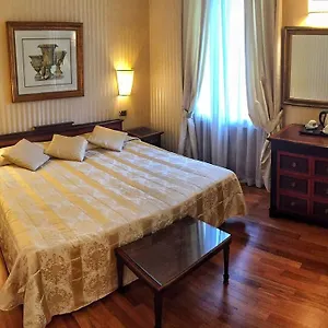 Hotell Cecil, Rom